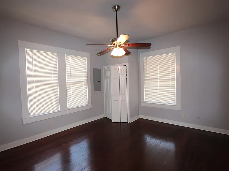 522 W Dobbs St — Photo 9