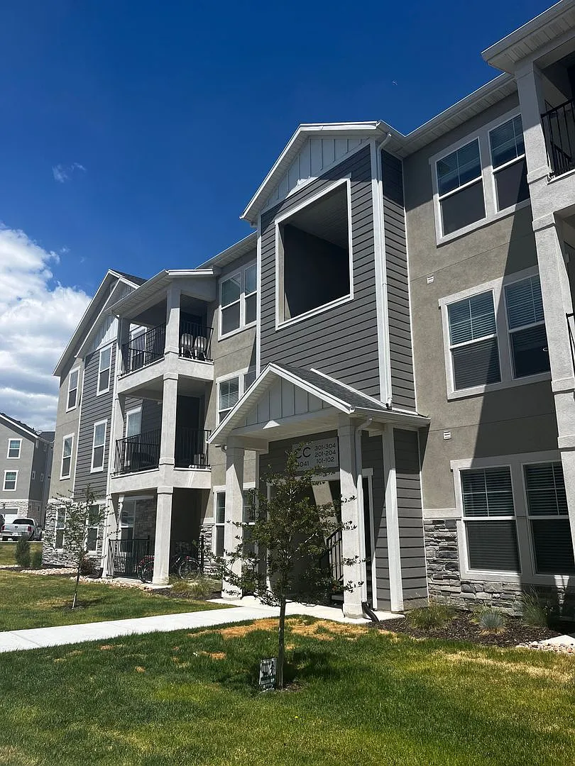 Beautiful Condo in Lehi — Photo 1