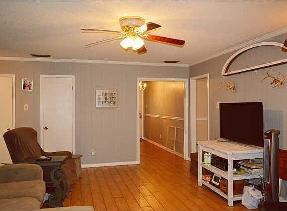 4th image of 658 Norton Dr