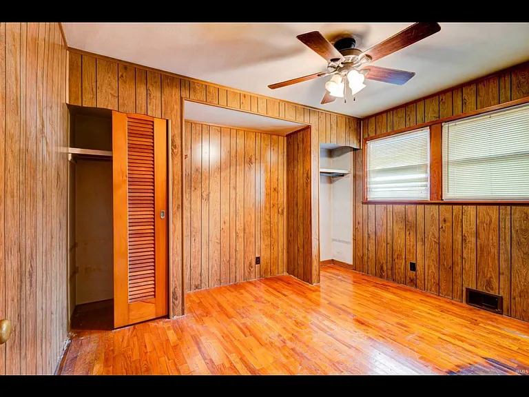 212 Westwood Dr — Photo 5