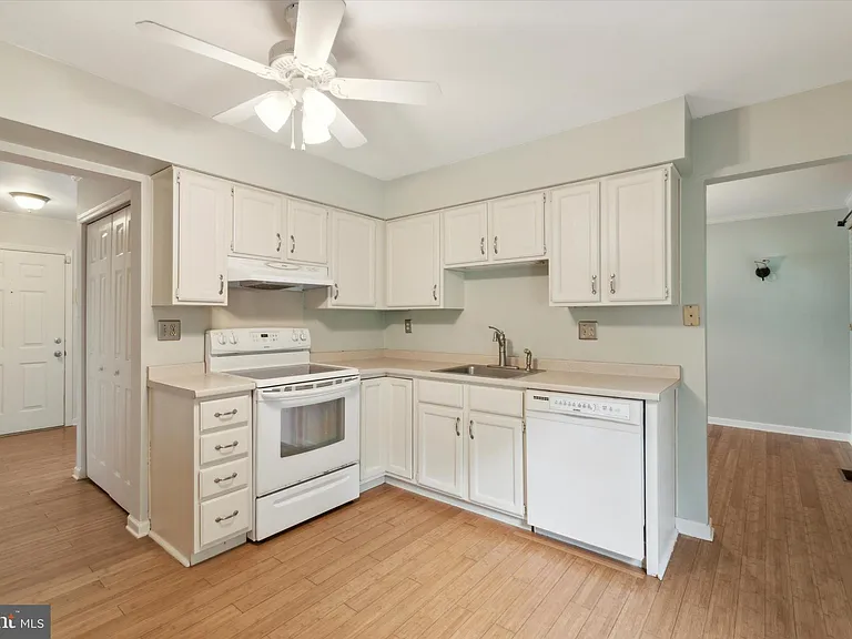 1607 Barbara Dr — Photo 22
