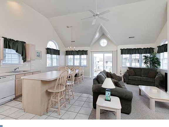4th image of 1415 Haven Ave #B