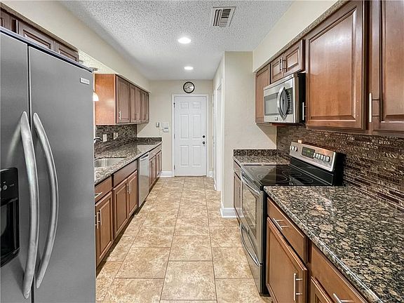 5th image of 215 Clearwood Dr