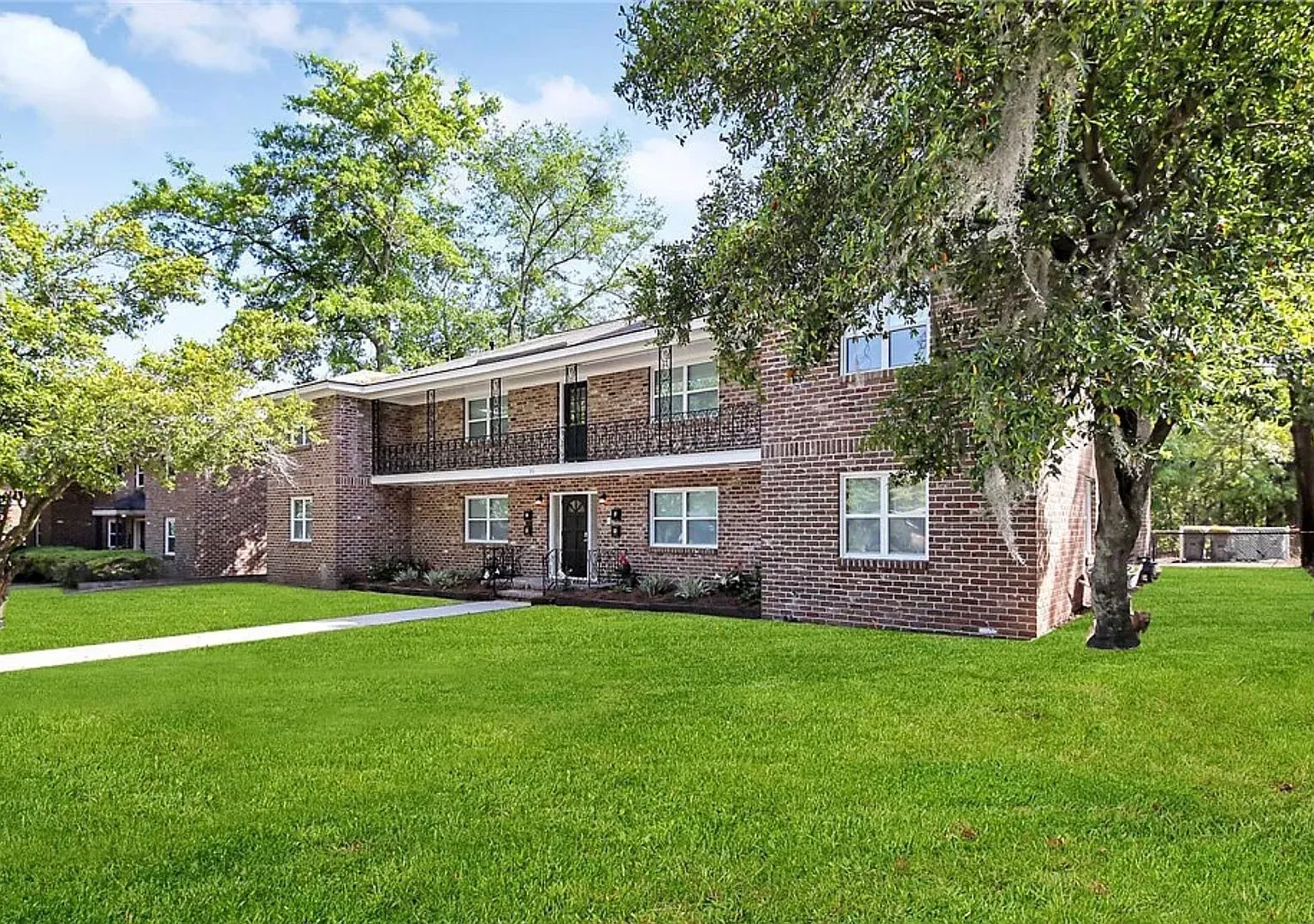 19 Berkley Place — Photo 1
