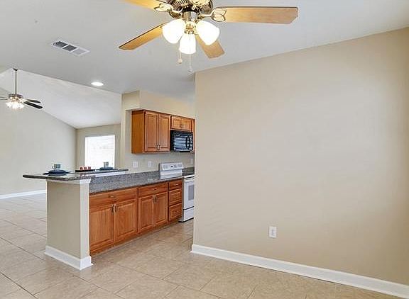 4th image of 325 Westminster Dr