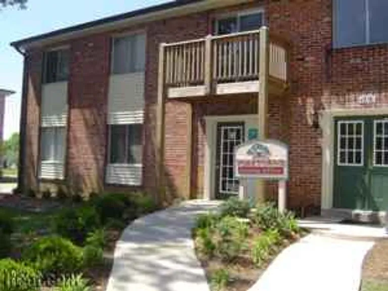 Yorktowne Apartments — Photo 16
