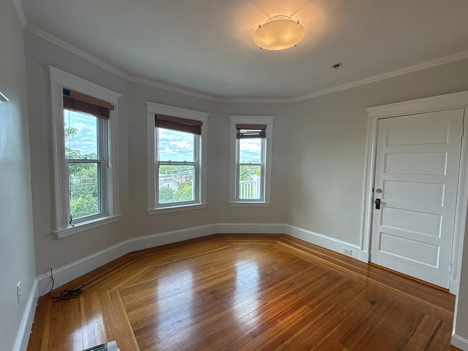 3 bed, 1169 sqft, $4,200 — Photo 4