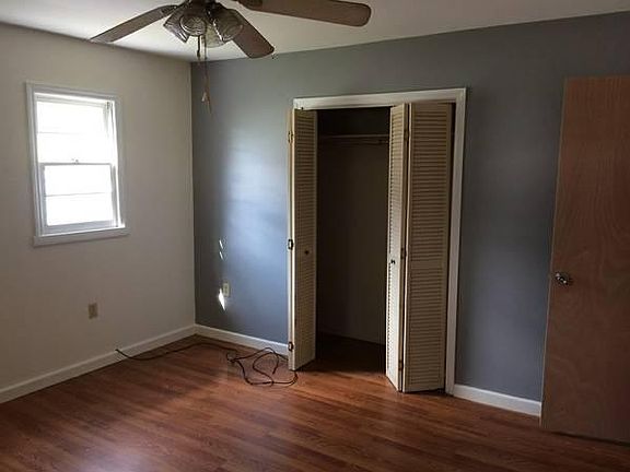 4th image of 810 Park Ave NE #A