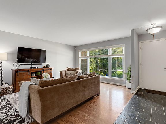 2nd image of 19W018 Avenue Normandy E