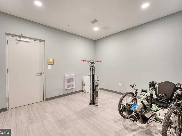 635 Slaters Ln #306 — Photo 33