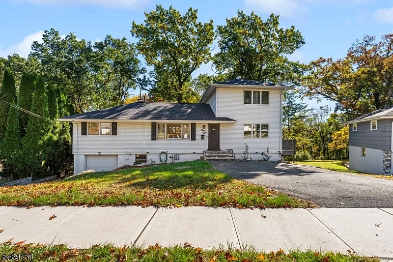 4 bed, 2.5 bath, $4,000 — Photo 1
