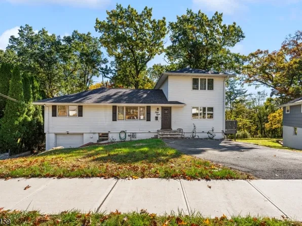 58 Hilltop Ter, Bloomingdale, NJ 07403