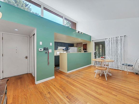 4th image of 180 Daleview Dr