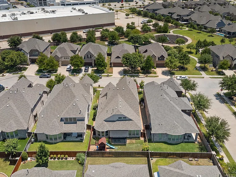 2703 Navarro Trl — Photo 28