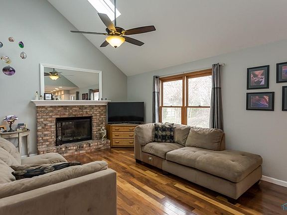 2nd image of 625 Streamview Dr