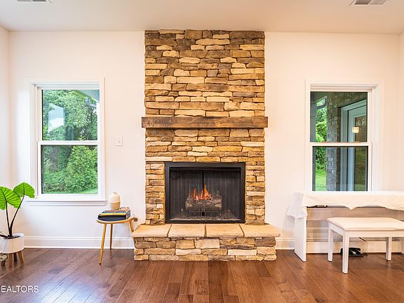 5th image of 12755 Baltica Ln