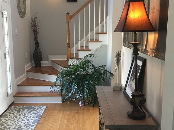3rd image of 162 Pine Knoll Ln