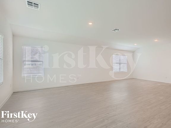5th image of 1204 Treehouse Ln