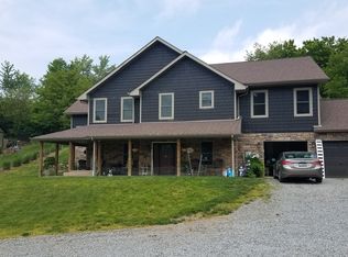 104 Kenwood Dr, Coraopolis, PA 15108