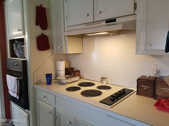 3rd image of 903 Woodland Cv