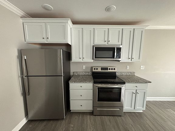 5th image of 18 Winchester Dr