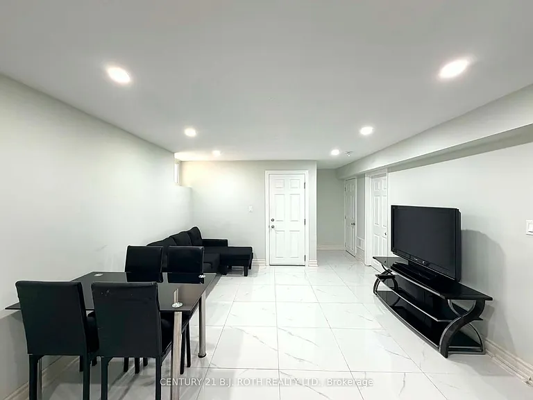 10 Sanford Cres — Photo 4
