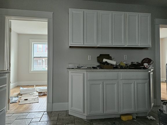 3rd image of 9 Victoria St #1