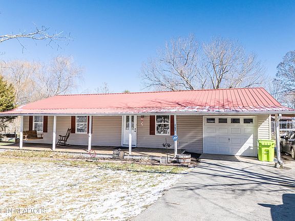 3rd image of 402 Lee Dr