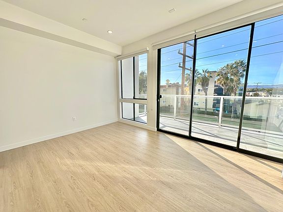 4th image of 11500 Culver Blvd Unit 401