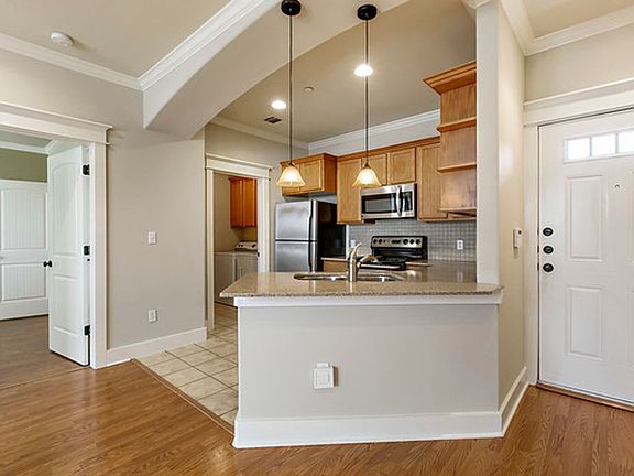 5th image of 508 Elmwood Pl #C