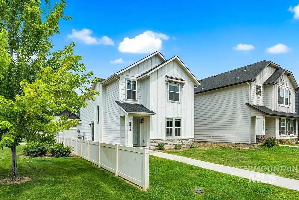 3 bed, 2.5 bath, 1536 sqft, $2,395 — Photo 1
