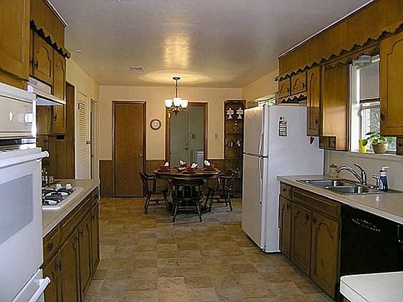 5th image of 4916 Fall River Dr