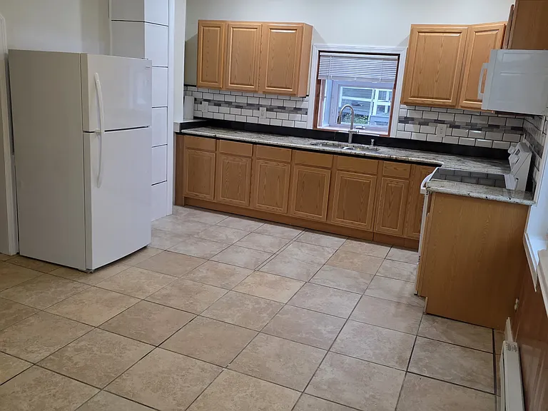 77 Ashland St #C — Photo 18
