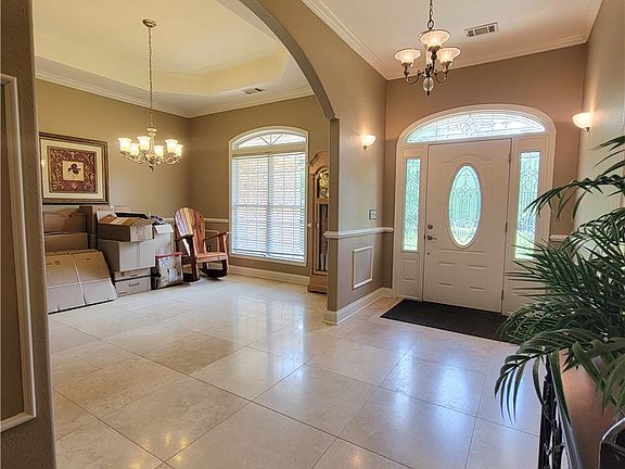 5th image of 1810 Southlake Dr