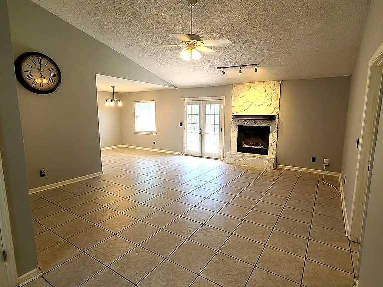 121 Foxwood Cir — Photo 10