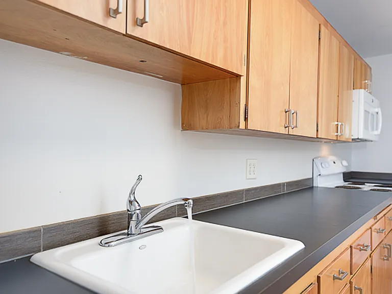Aloha House Apartments — Photo 24
