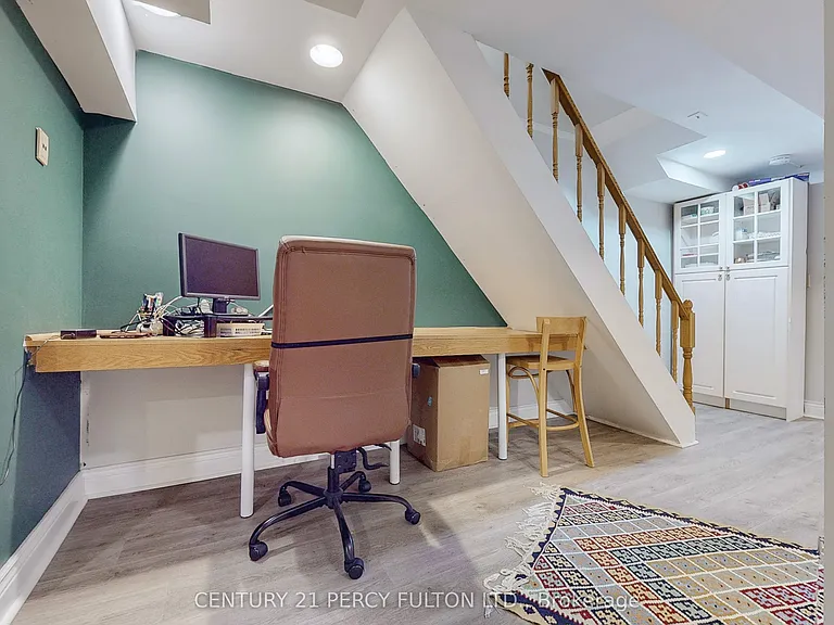 158 Holm Cres #BSMNT — Photo 8