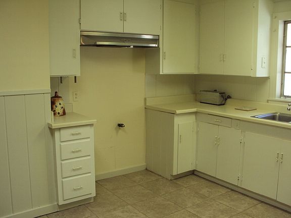 Kitchen Toward Stove Opening