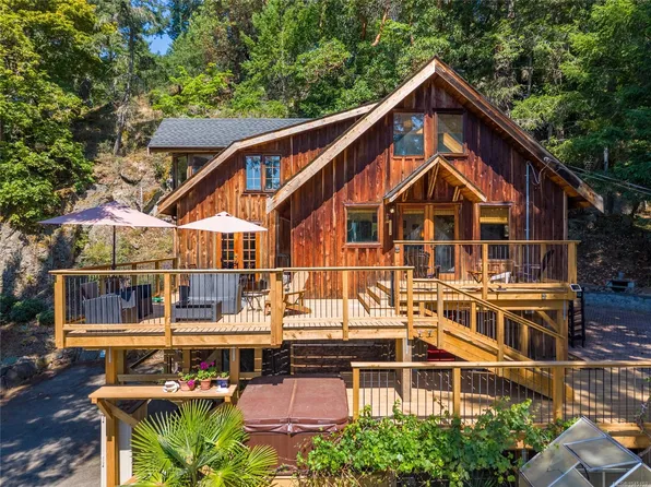 4704 Captains Cres, Southern Gulf Islands, BC V0N 2M2