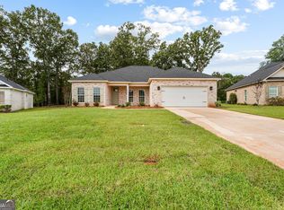 215 Otters Ridge Dr, Kathleen, GA 31047