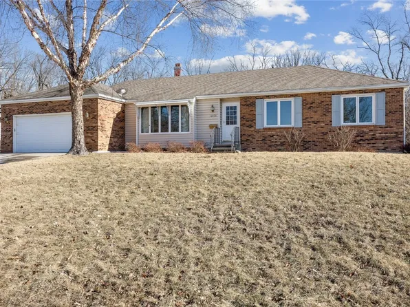 4071 Charter Oak Ln SE, Cedar Rapids, IA 52403