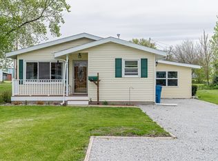 423 Crittenden St, Chenoa, IL 61726