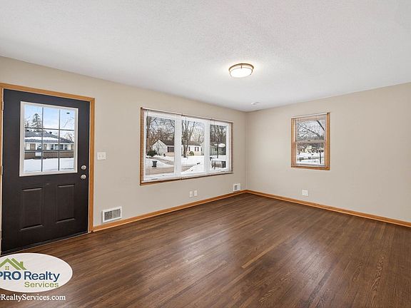 5th image of 1755 Oakwood Dr