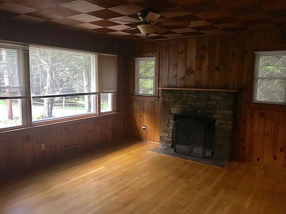 3rd image of 121 Aurora Dr