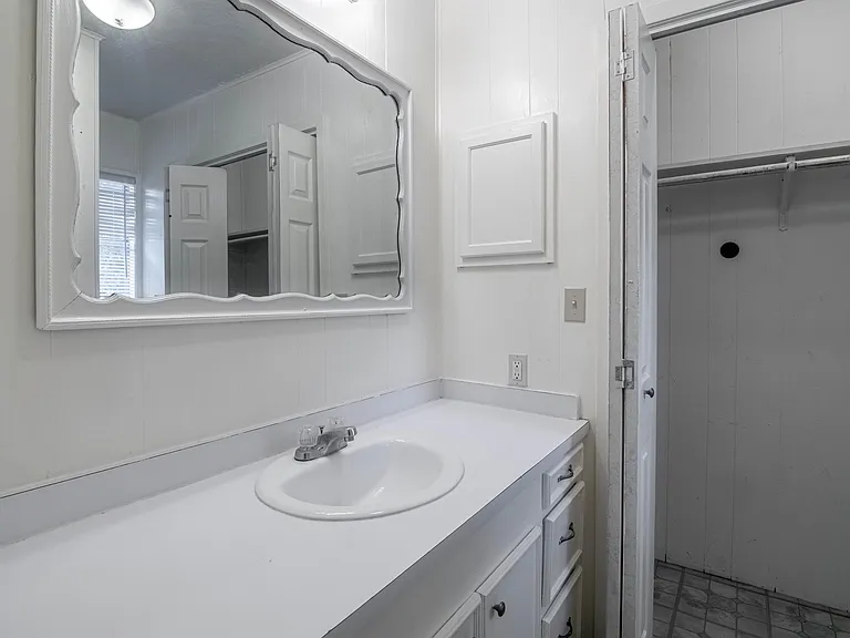137 Lee Rd — Photo 12