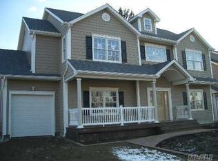 29 Melony Ave, Plainview, NY 11803