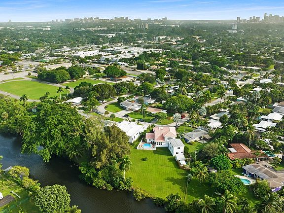 4th image of 601 NW 30th Street