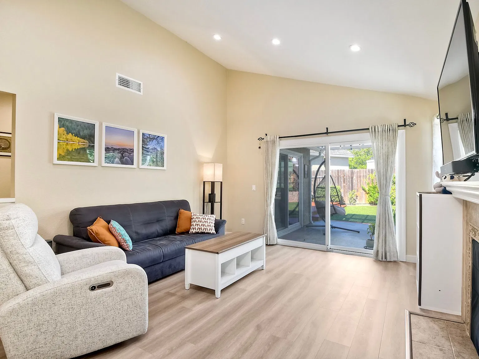 3 bed, 1322 sqft, $4,250 — Photo 3