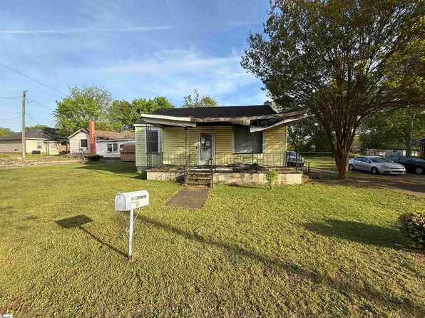 23 Earnhardt St, Greenville, SC 29609