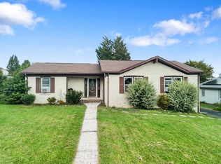 1250 Crest View Dr, Wytheville, VA 24382